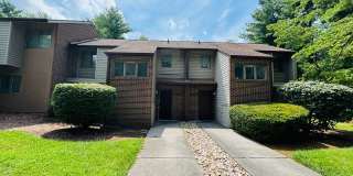 3 Bedroom 2.5 Bath Townhouse Gallery 1