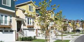 Gorgeous 3 Bedroom with a Den in Sandy! Gallery 1