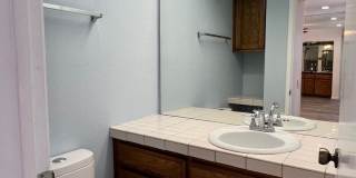 Spacious 2 Bedroom 2-1/2 Bathroom Townhome with 2-car garage in La Jolla near UCSD Gallery 22