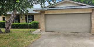 Lovely 3/2 in a great location! Gallery 1