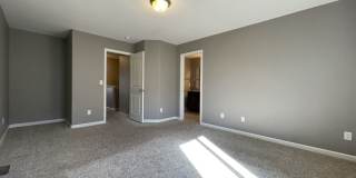 Spacious Two-Story Townhouse Gallery 5