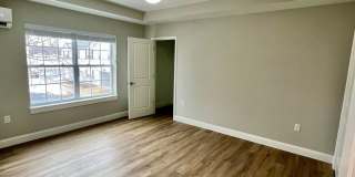 River's Edge Apartments Gallery 6