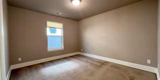 Stunning Corner Home in King City with Washer/Dryer Included, Private Courtyard! Gallery 16