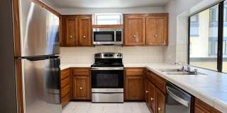 Spacious 2 Bedroom 2-1/2 Bathroom Townhome with 2-car garage in La Jolla near UCSD Gallery 4