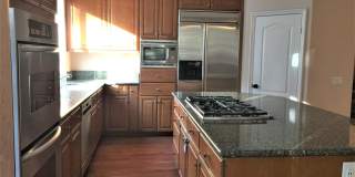 Gorgeous large single family home in Eastlake! Gallery 4