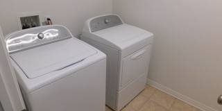 Beautiful 4 bed, 2.5 bath unit in Orange. Gallery 14