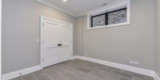 2135 N Lakewood Avenue Gallery 28