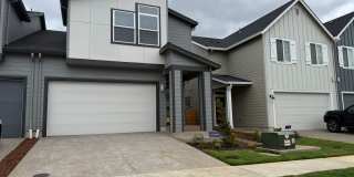Charming 3 Bed 2.5 Bath Tualatin Home with Fenced Yard & 2-Car Garage! Charming 3 Bed 2.5 Bath Tualatin Home with Fenced Yard & 2-Car Garage! Gallery 3