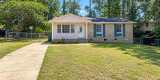 Charming 3-bedroom home conveniently located in Southeast Columbia! $500 OFF FIRST FULL MONTH! Gallery 1
