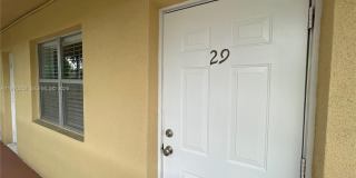 2607 NE 8th Ave Gallery 18