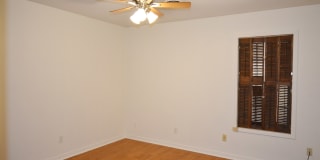 908 East Stone Street Gallery 18