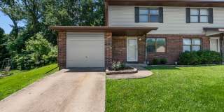 Charming 2-Bedroom Duplex in an Established Neighborhood Gallery 1