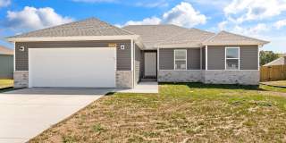 4 bedroom home with a fenced in yard! Gallery 1