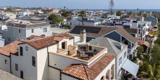 Newport Beach Balboa Peninsula Beach House with Rooftop Deck | Weekly & 30+ Night Stays Gallery 25