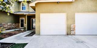 Cozy 3BR/2.5BA Townhome Near Medical Center, USAA & I-10 Gallery 1
