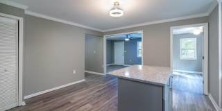 Room in 4 Bedroom Home at Grand Ave SW Gallery 7