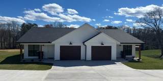 209 Thomas Ln Gallery 1