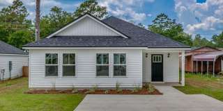 4-Bedroom Available in April! Gallery 1