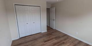 Spacious Southside Duplex Gallery 26