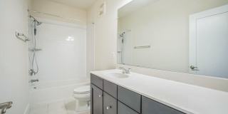 44764 TIVERTON Square Gallery 14