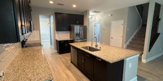 Spacious 5-Bedroom Riverview Home Gallery 59