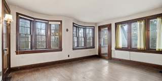 Private House on iuka ave Ravine – Central Campus – Newly Renovated - Flexible Pricing Gallery 29