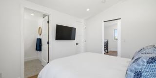 Modern Furnished Balboa Peninsula Beach House with Rooftop Deck Gallery 25