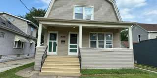 5 bedroom home near Lincoln Park and Uptown Gallery 1
