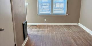 2 Bedroom 1 Bath walking distance to downtown in Amazing Neighborhood Gallery 8