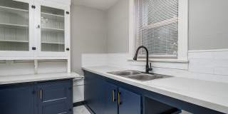 Elegant Renovation! HUGE 1 Bed 1 Bath Available Now! Gallery 67