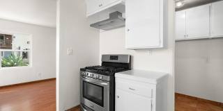 Recently Renovated University Heights 2 Bed 1 Bath with 2 off-street parking spaces! Pet OK! Gallery 16
