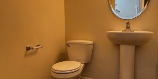Keep Cool in this Air Conditioned Home in Gated Community! Gallery 7