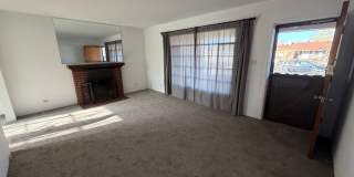 3 Bedroom Home w/Large Backyard Gallery 1