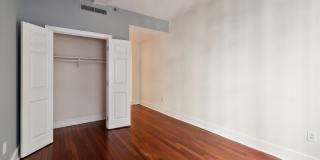 1500-00 CHESTNUT Street Gallery 17
