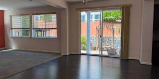 Spacious 4-Bed Home with Loft & Covered Patio in North Creek Gallery 10