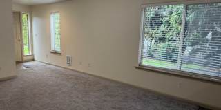 Updated 2 Bedroom, 2 bath Duplex in Springfield Gallery 4