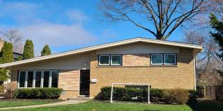 Beautiful Wilmette 3 bed 2 bath home in New Trier School District Gallery 1