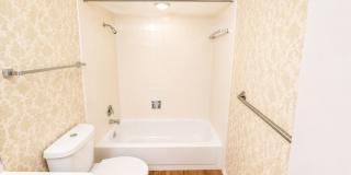 Annual unfurnished   **55+**     2/2 villa downtown Sarasota Gallery 17