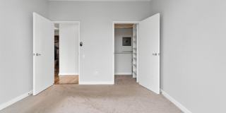 653 N Kingsbury Street Gallery 10