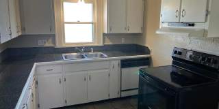 Charming 3 Bed, 2 Bath Brick Bungalow – Available Now! Gallery 6