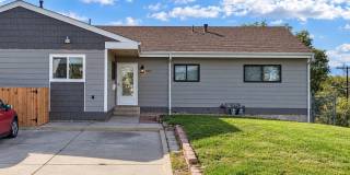 Beautiful 4 Bedroom Home with Fenced Yard & Incredible View Gallery 1