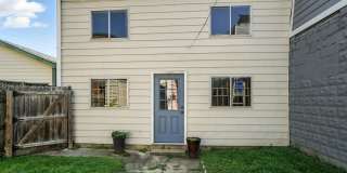 Two Bedroom in Newport! Gallery 38