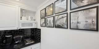 424 4th Street Gallery 16