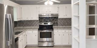 Beautiful 3BR/2BA Home with Large Yard & Outdoor Deck | Northeast Jackson Gallery 3
