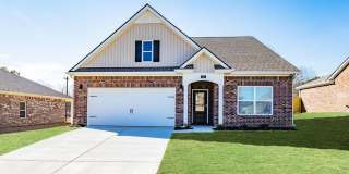 LOTS AMENITIES AND COUNTRY LIVING! Gallery 1