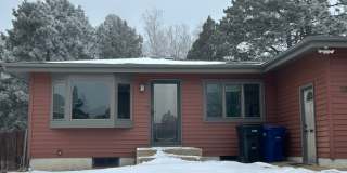 Lovely, Spacious 4 bedroom house Gallery 1