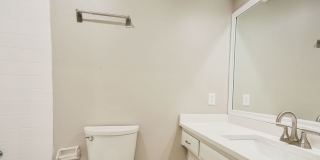 Fully Renovated 2 Bedroom and 2.5 Bath Townhome Located Indian Creek Park Estates Neighborhood! Gallery 17