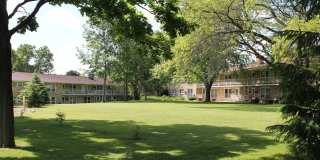 Charming 2-bedroom apartment in Prime Location! Gallery 44