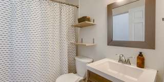 Charming 2 Bedroom Just Minutes from the Old Market!! Gallery 19