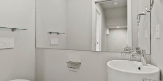 Stylish 2BR Townhome with Rooftop Deck & A/C Near Light Rail Gallery 12